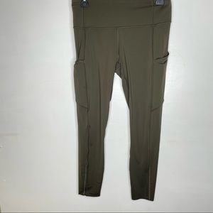 Lululemon cropped legging on Olive green pockets